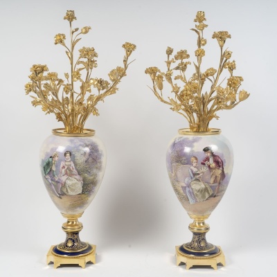 Paire de grands vases décorés avec bouquets en bronze doré – Époque Napoléon III – XIXe siècle