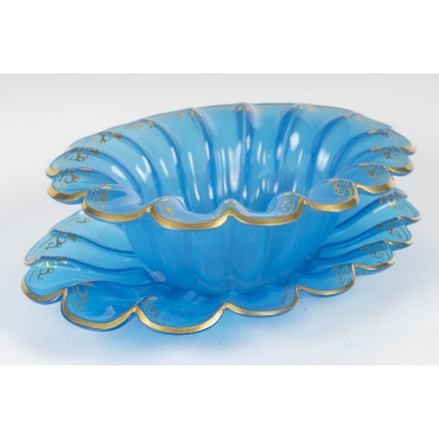 Ensemble de plats en opaline bleue – Décor doré – Époque Napoléon III