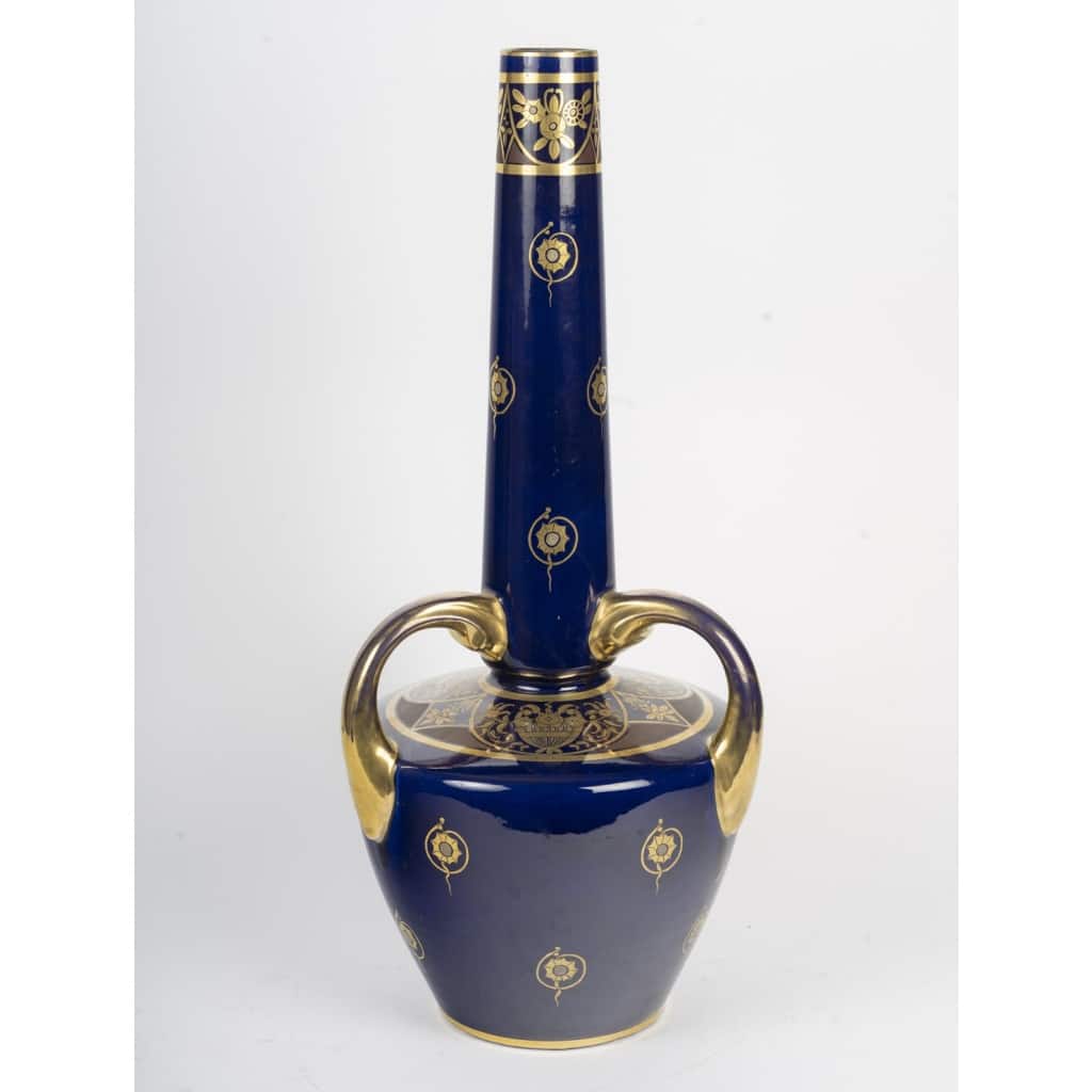 Grand vase en porcelaine par Jaget – Pinon