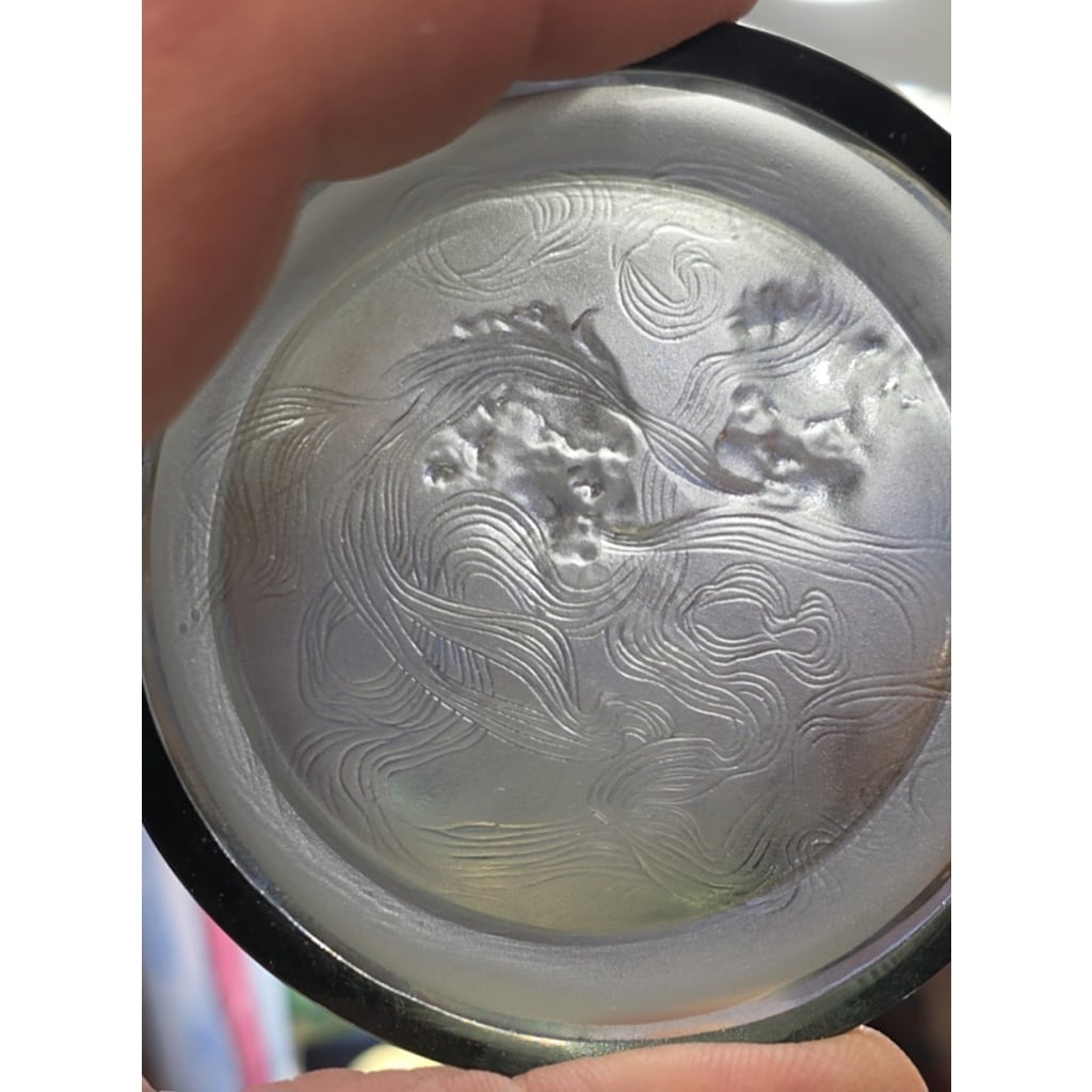 René Lalique (1860–1945) Suite exceptionnelle de cinq cendriers « Deux Zéphirs » Modèle créé en 1913 14 René Lalique (1860–1945) Suite exceptionnelle de cinq cendriers « Deux Zéphirs » Modèle créé en 1913 14