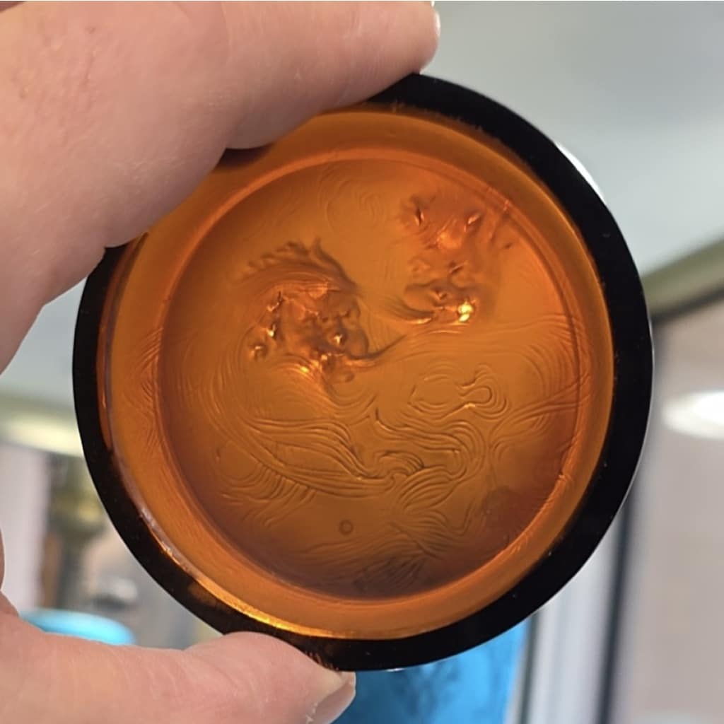 René Lalique (1860–1945) Suite exceptionnelle de cinq cendriers « Deux Zéphirs » Modèle créé en 1913 10 René Lalique (1860–1945) Suite exceptionnelle de cinq cendriers « Deux Zéphirs » Modèle créé en 1913 10