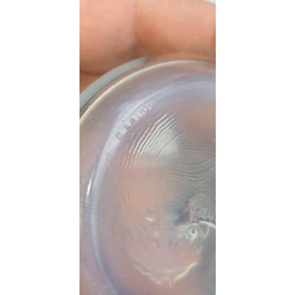 René Lalique (1860–1945) Suite exceptionnelle de cinq cendriers « Deux Zéphirs » Modèle créé en 1913 19 René Lalique (1860–1945) Suite exceptionnelle de cinq cendriers « Deux Zéphirs » Modèle créé en 1913 19