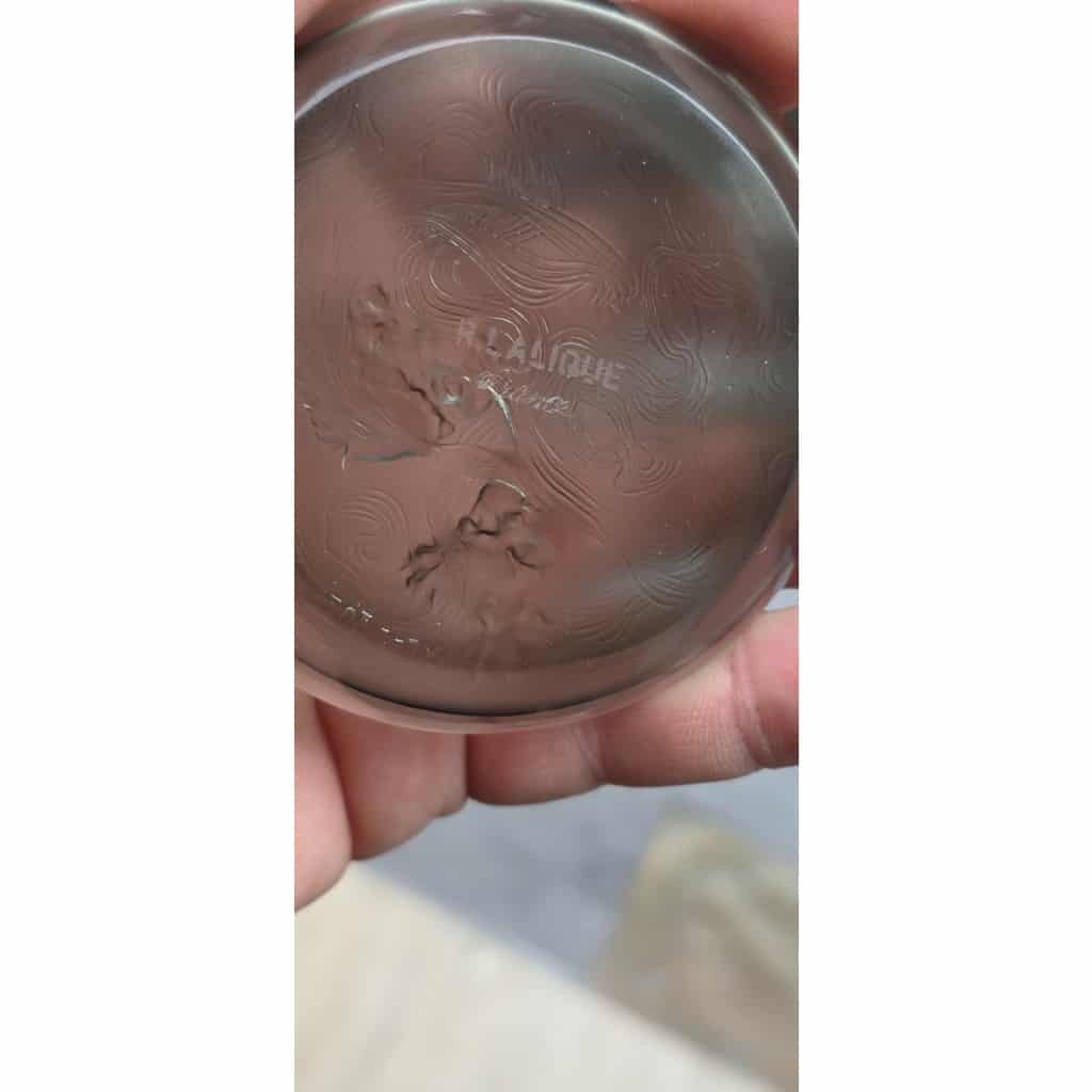 René Lalique (1860–1945) Suite exceptionnelle de cinq cendriers « Deux Zéphirs » Modèle créé en 1913 18 René Lalique (1860–1945) Suite exceptionnelle de cinq cendriers « Deux Zéphirs » Modèle créé en 1913 18