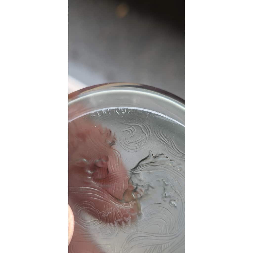 René Lalique (1860–1945) Suite exceptionnelle de cinq cendriers « Deux Zéphirs » Modèle créé en 1913 17 René Lalique (1860–1945) Suite exceptionnelle de cinq cendriers « Deux Zéphirs » Modèle créé en 1913 17