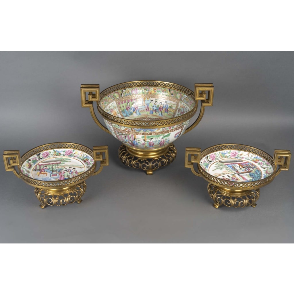 Important ensemble de trois coupes en porcelaine de Canton et bronze doré – Chine XIXᵉ – Style Napoléon III 2