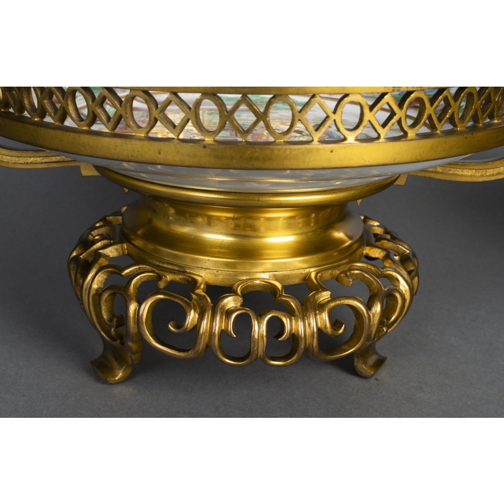 Important ensemble de trois coupes en porcelaine de Canton et bronze doré – Chine XIXᵉ – Style Napoléon III 4