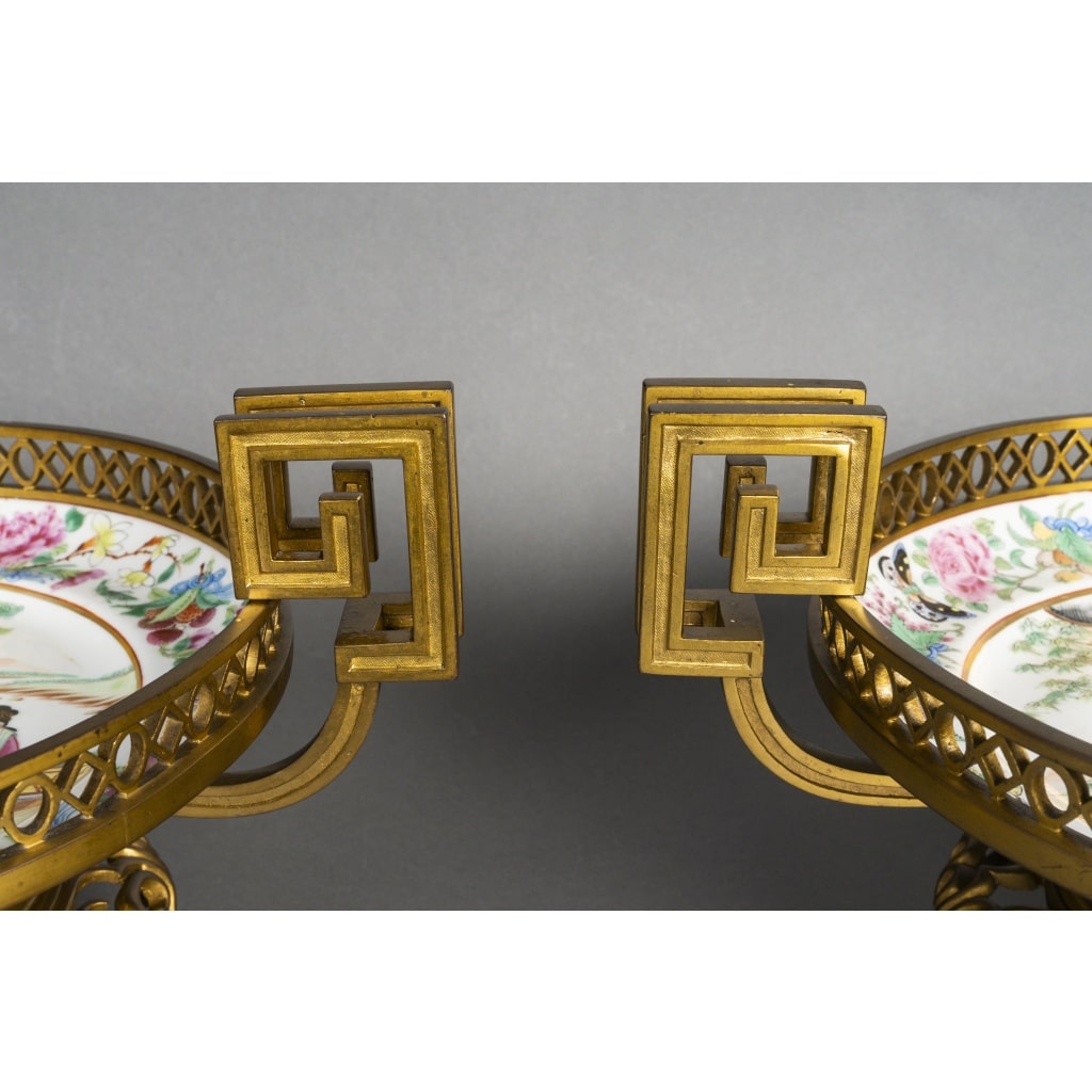 Important ensemble de trois coupes en porcelaine de Canton et bronze doré – Chine XIXᵉ – Style Napoléon III 8