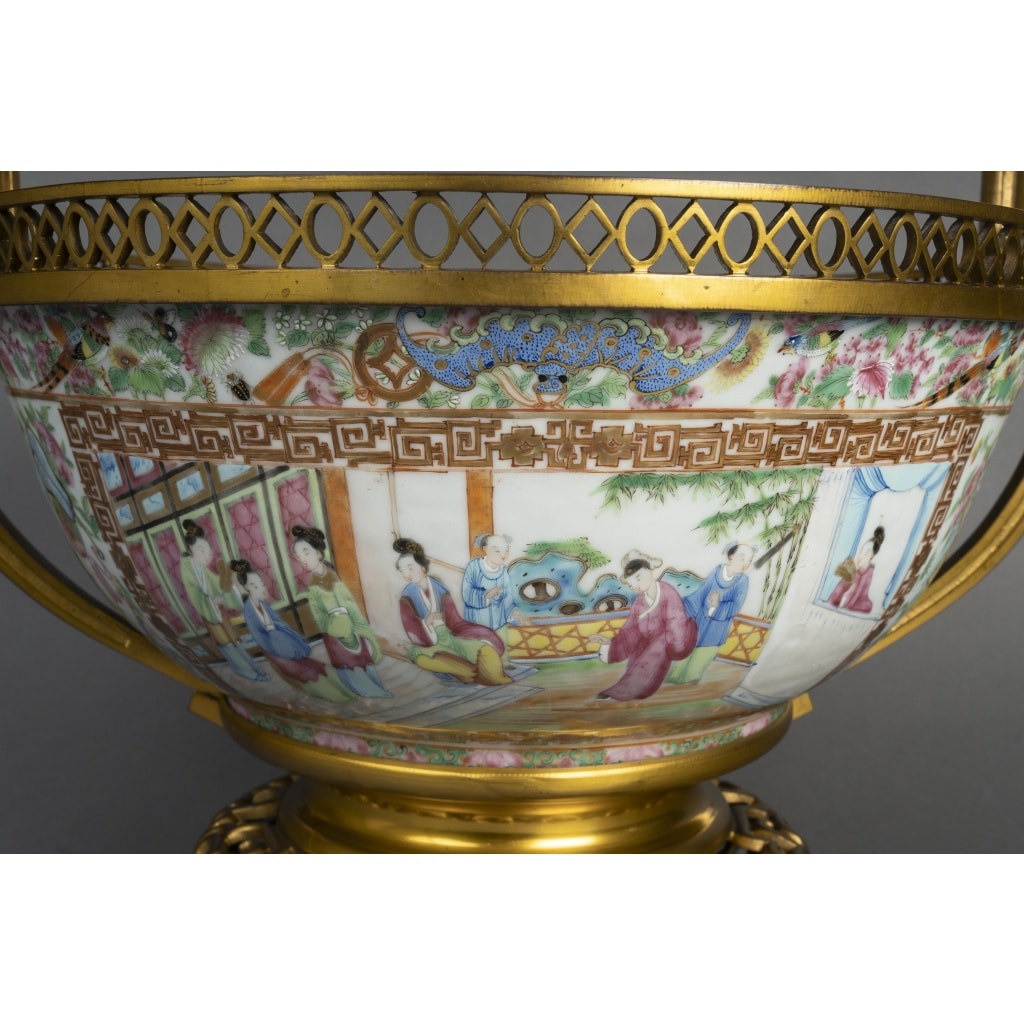 Important ensemble de trois coupes en porcelaine de Canton et bronze doré – Chine XIXᵉ – Style Napoléon III 7
