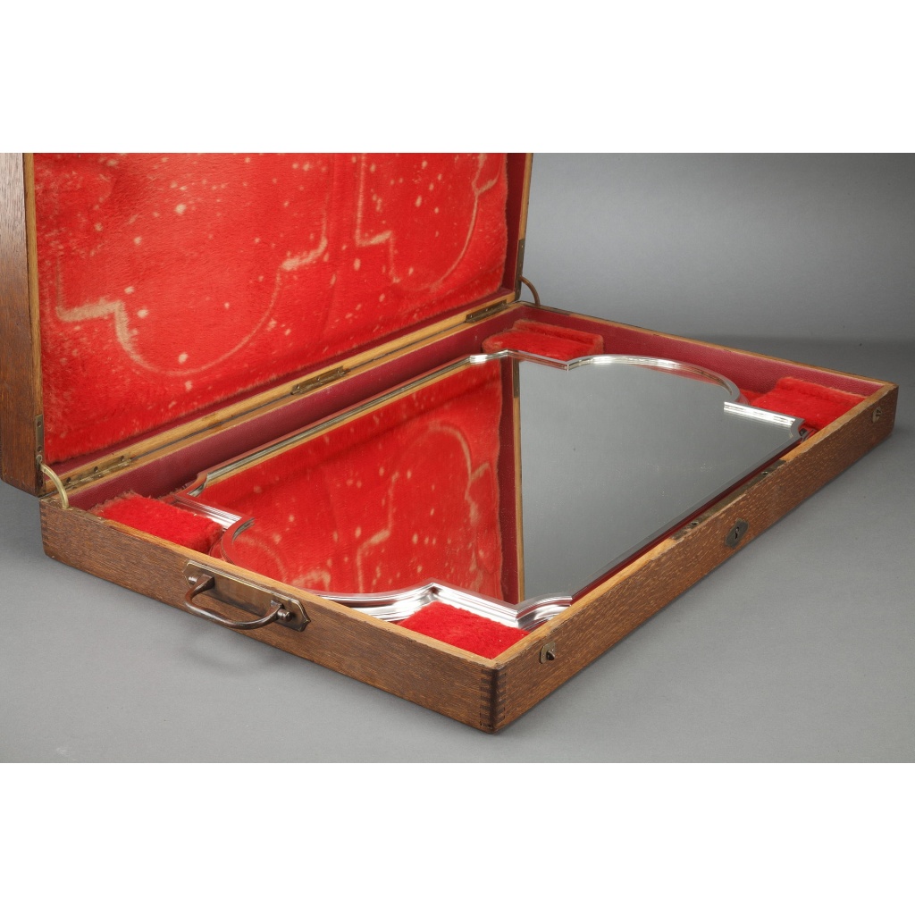 SURTOUT DE TABLE EN METAL ARGENTE dans son coffre en chêne Fin XIXe 16 SURTOUT DE TABLE EN METAL ARGENTE dans son coffre en chêne Fin XIXe 16