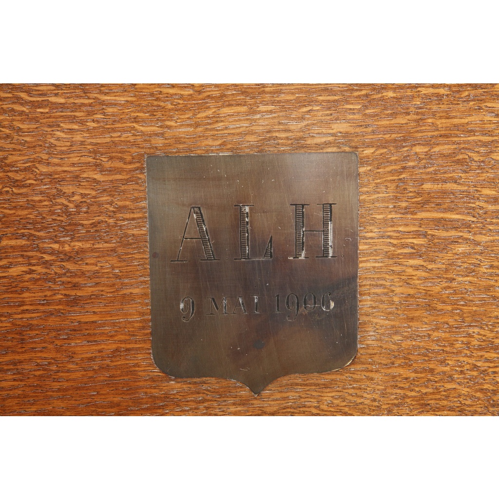 SURTOUT DE TABLE EN METAL ARGENTE dans son coffre en chêne Fin XIXe 19 SURTOUT DE TABLE EN METAL ARGENTE dans son coffre en chêne Fin XIXe 19