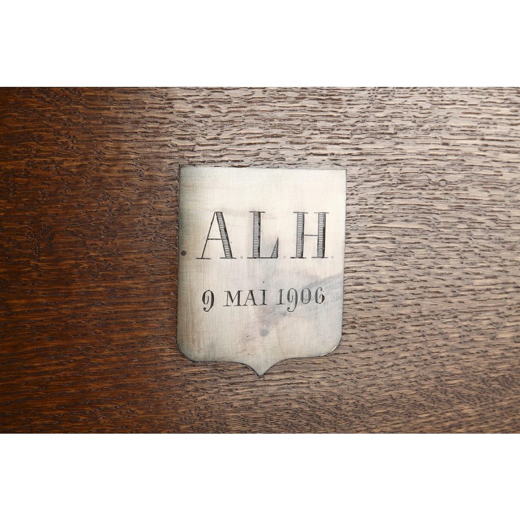 SURTOUT DE TABLE EN METAL ARGENTE dans son coffre en chêne Fin XIXe 20 SURTOUT DE TABLE EN METAL ARGENTE dans son coffre en chêne Fin XIXe 20