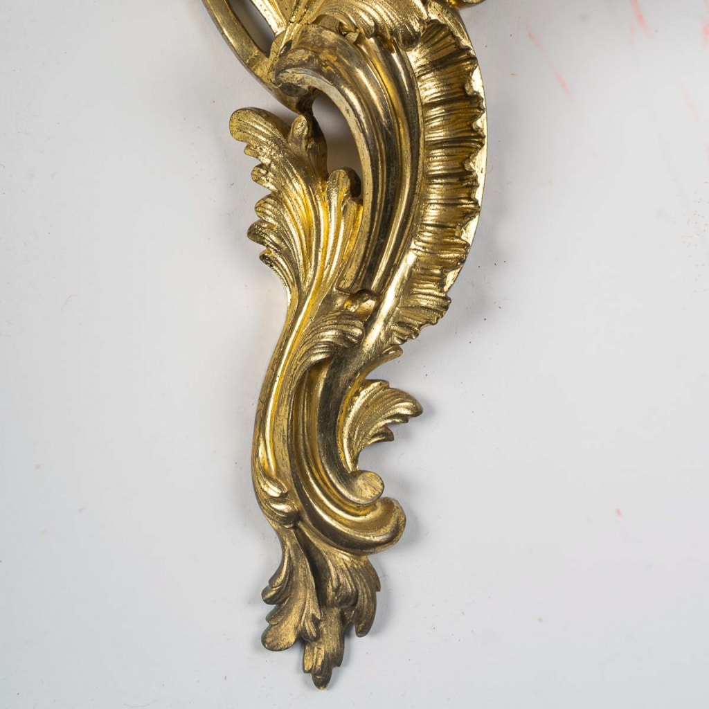 Paire de grandes appliques à trois bras de lumières de style Louis XV Rocaille en bronze doré, vers 1850 6 Paire de grandes appliques à trois bras de lumières de style Louis XV Rocaille en bronze doré, vers 1850 6