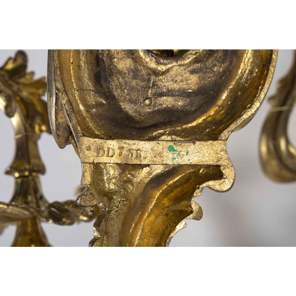 Paire de grandes appliques à trois bras de lumières de style Louis XV Rocaille en bronze doré, vers 1850 13 Paire de grandes appliques à trois bras de lumières de style Louis XV Rocaille en bronze doré, vers 1850 13