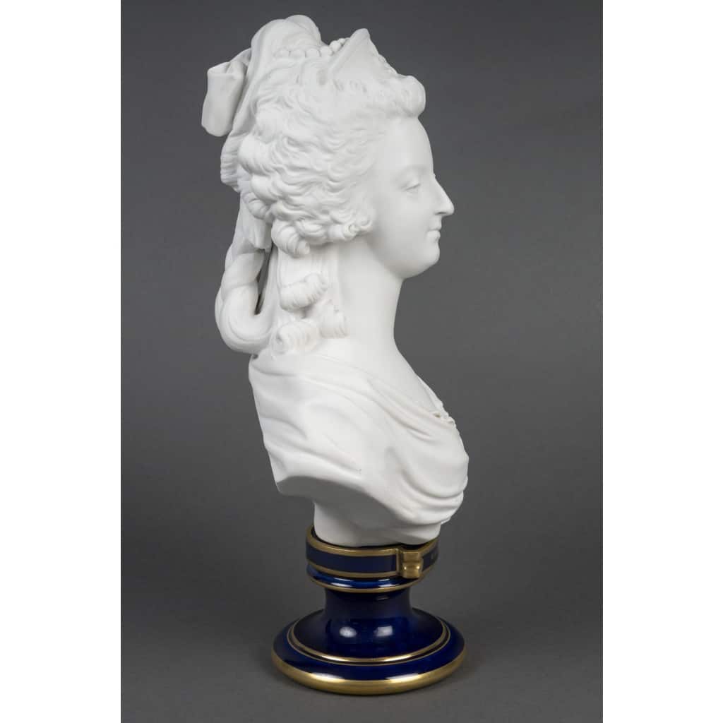 Sèvres, Buste de la reine Marie-Antoinette en biscuit, fin du XIXème siècle 6 Sèvres, Buste de la reine Marie-Antoinette en biscuit, fin du XIXème siècle 6