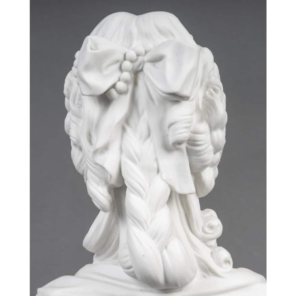 Sèvres, Buste de la reine Marie-Antoinette en biscuit, fin du XIXème siècle 10 Sèvres, Buste de la reine Marie-Antoinette en biscuit, fin du XIXème siècle 10