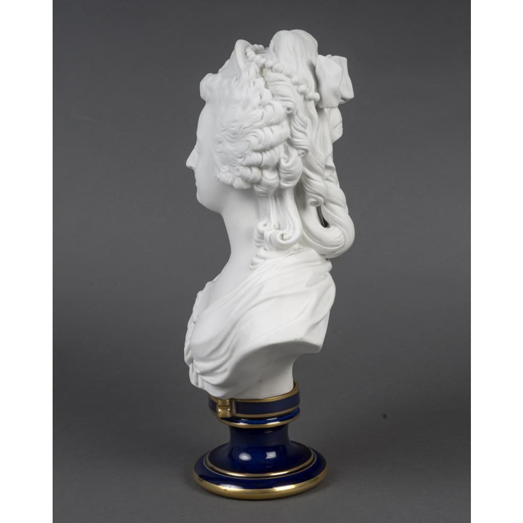 Sèvres, Buste de la reine Marie-Antoinette en biscuit, fin du XIXème siècle 8 Sèvres, Buste de la reine Marie-Antoinette en biscuit, fin du XIXème siècle 8