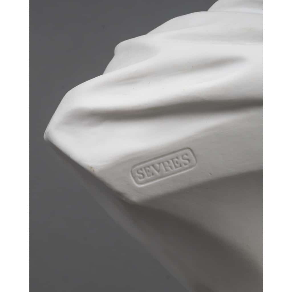 Sèvres, Buste de la reine Marie-Antoinette en biscuit, fin du XIXème siècle 11 Sèvres, Buste de la reine Marie-Antoinette en biscuit, fin du XIXème siècle 11