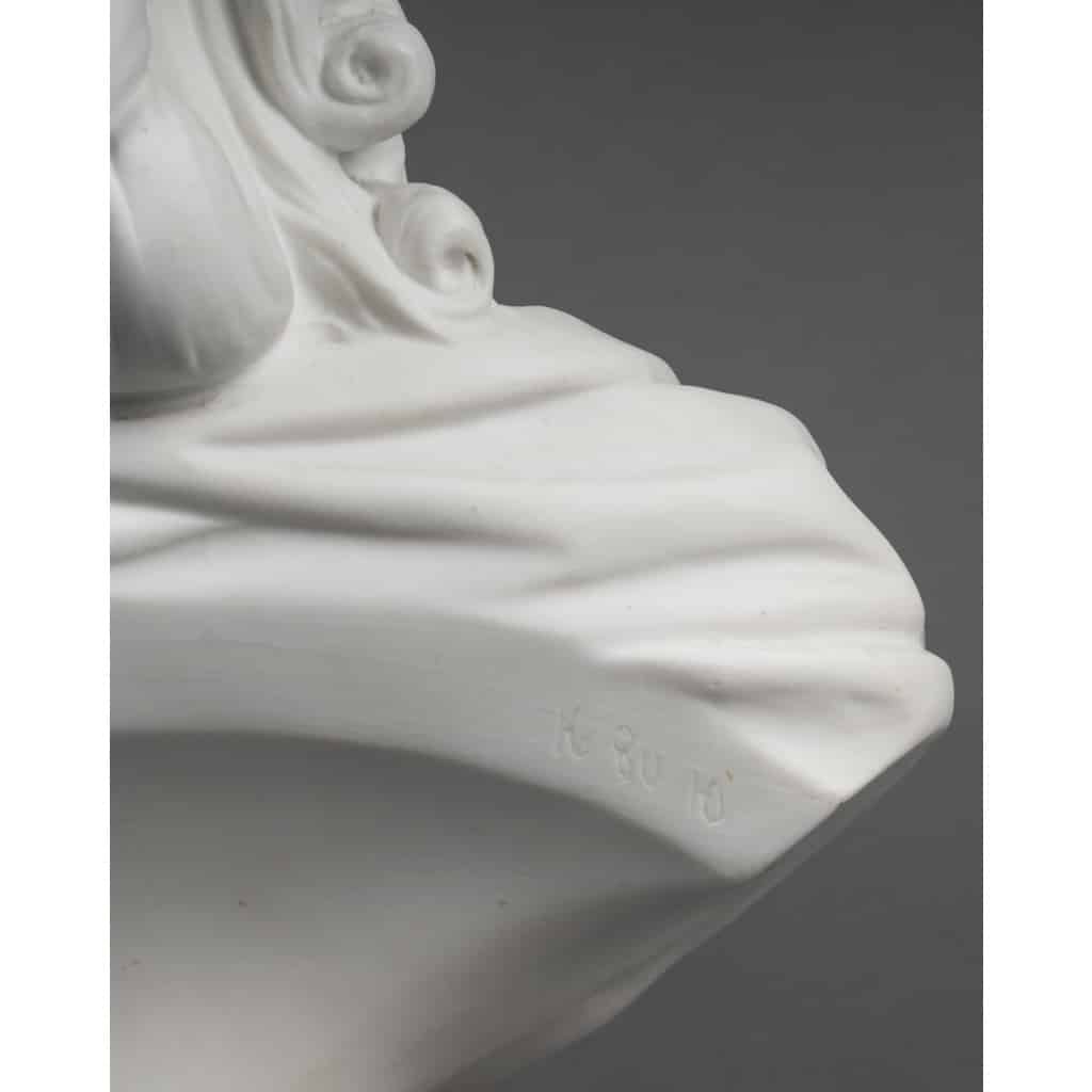 Sèvres, Buste de la reine Marie-Antoinette en biscuit, fin du XIXème siècle 12 Sèvres, Buste de la reine Marie-Antoinette en biscuit, fin du XIXème siècle 12