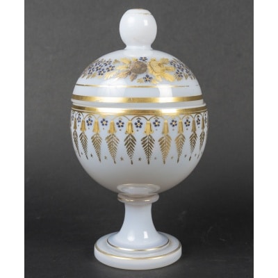 Jean-Baptiste Desvignes, bonbonnière en opaline, Epoque Restauration Jean-Baptiste Desvignes, bonbonnière en opaline, Epoque Restauration
