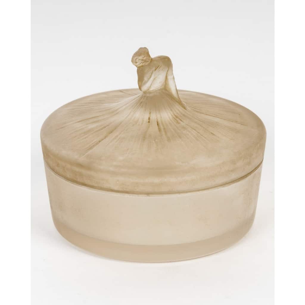 Boîte « Degas » verre blanc patiné sépia de René LALIQUE 2