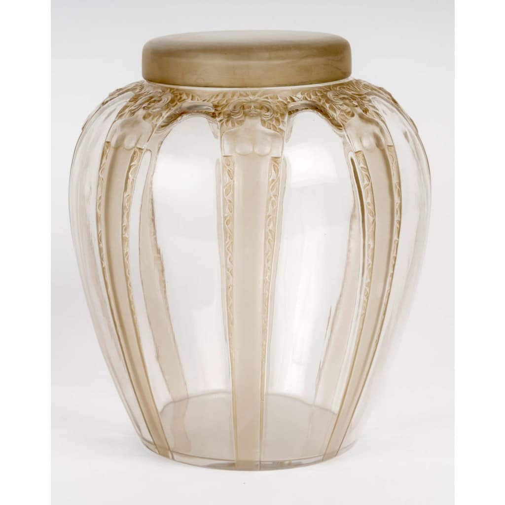 Vase Couvert « Cariatides » verre blanc patiné sépia de René LALIQUE 2