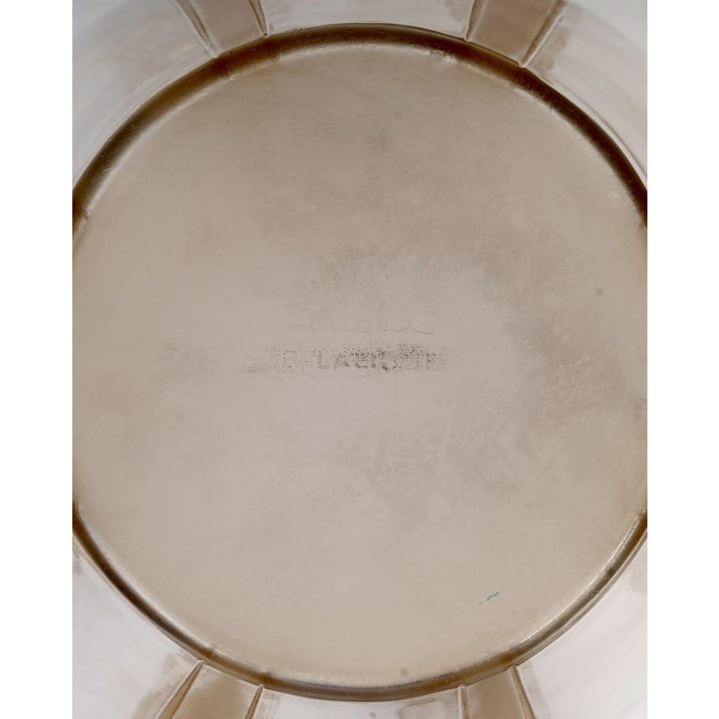 Vase Couvert « Cariatides » verre blanc patiné sépia de René LALIQUE 6