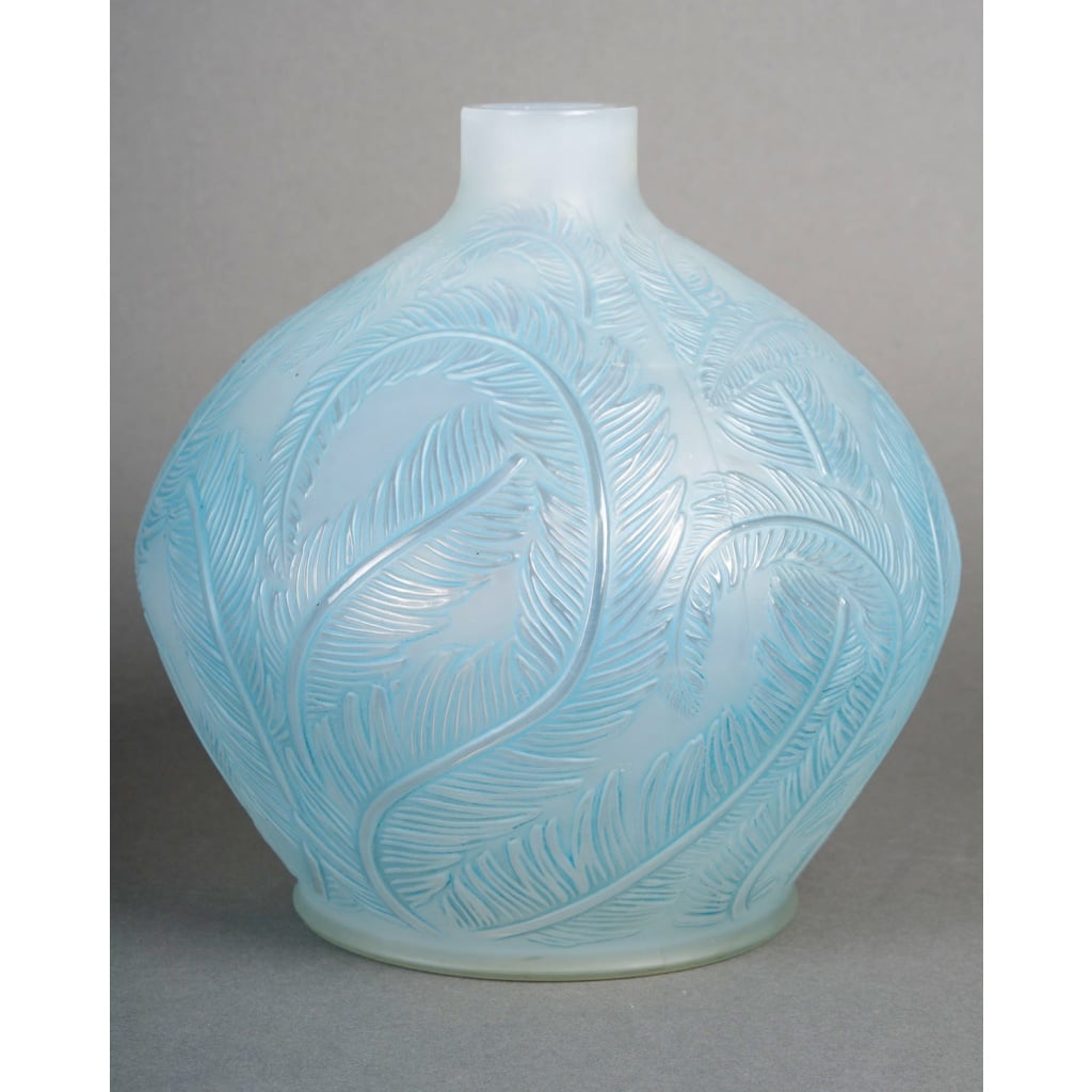 Vase « Plumes » verre opalescent patiné bleu de René LALIQUE 3