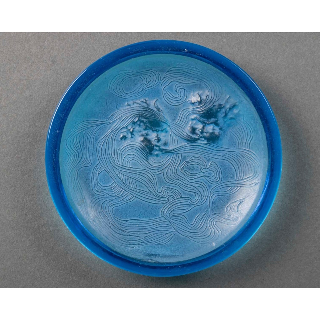 René Lalique (1860–1945) Suite exceptionnelle de cinq cendriers « Deux Zéphirs » Modèle créé en 1913 6 René Lalique (1860–1945) Suite exceptionnelle de cinq cendriers « Deux Zéphirs » Modèle créé en 1913 6