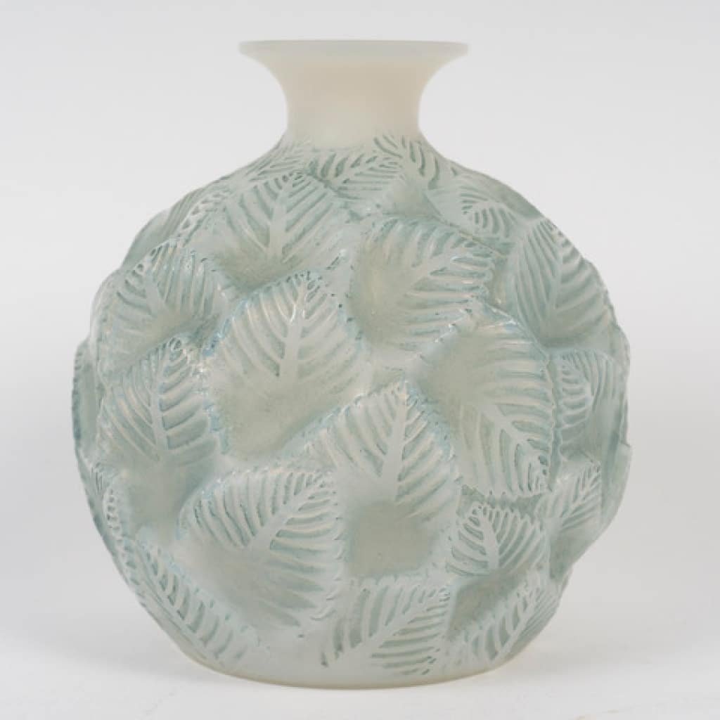 1926 René Lalique – Vase Ormeaux Opalescent 3 1926 René Lalique – Vase Ormeaux Opalescent 3