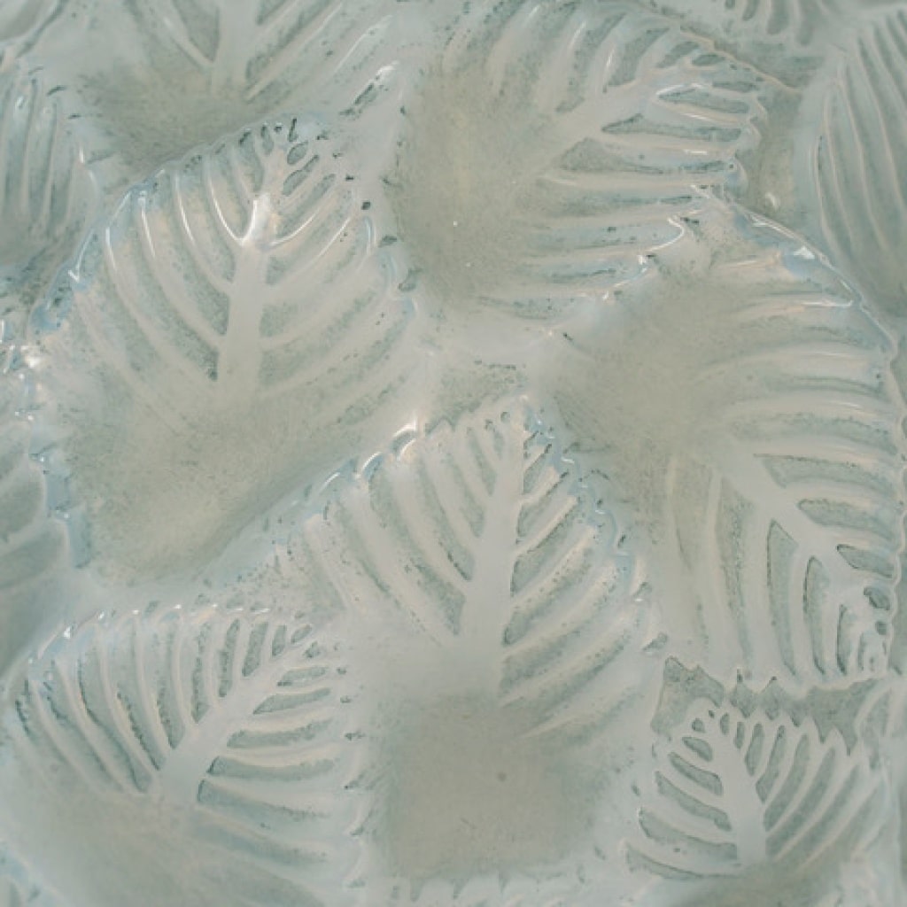 1926 René Lalique – Vase Ormeaux Opalescent 4 1926 René Lalique – Vase Ormeaux Opalescent 4