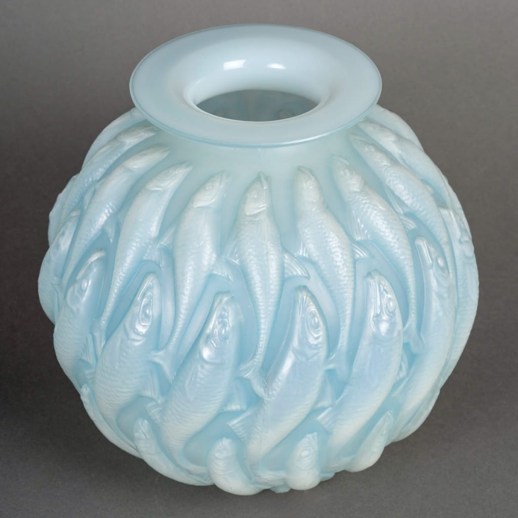 Vase « Marisa » verre opalescent patiné bleu de René LALIQUE 3