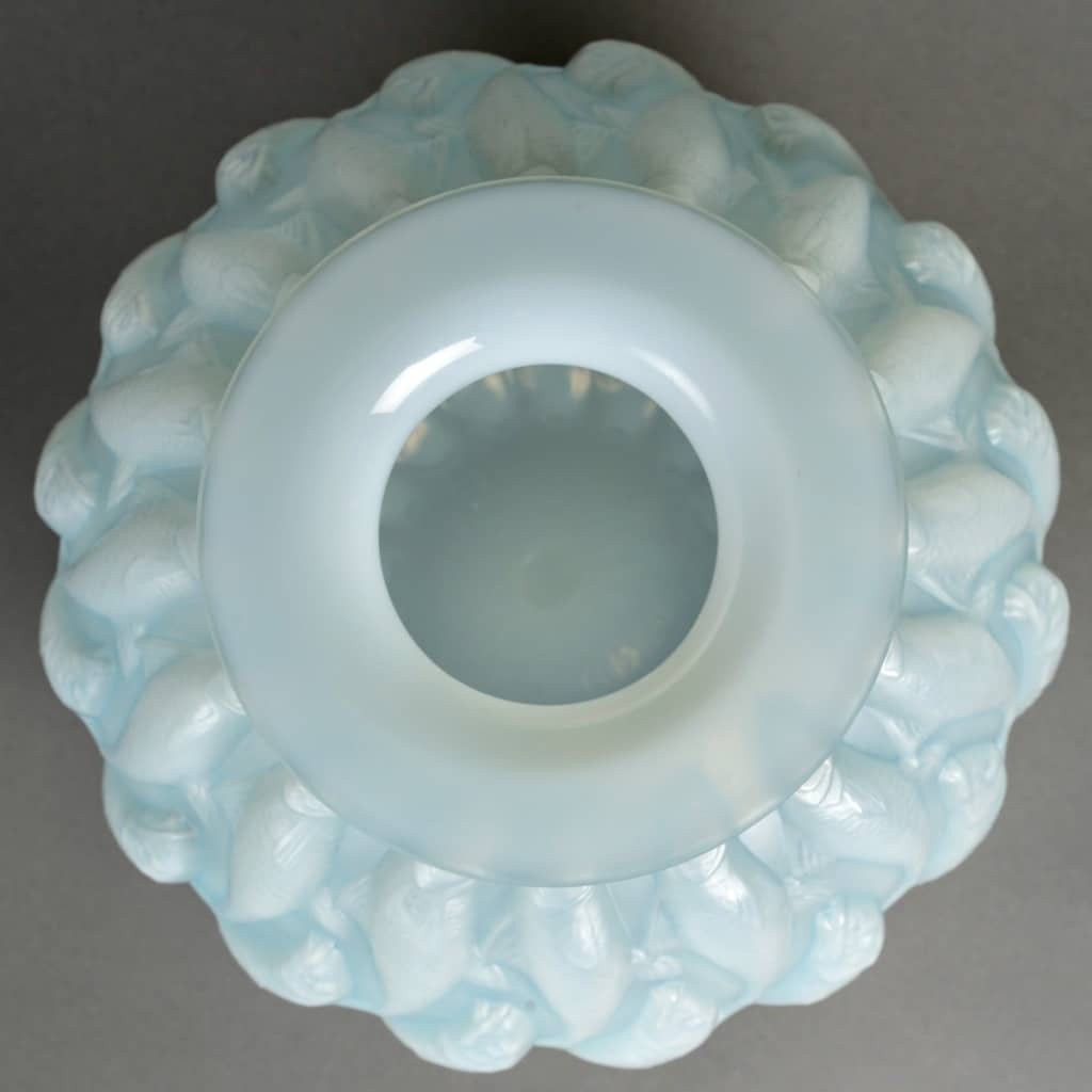 Vase « Marisa » verre opalescent patiné bleu de René LALIQUE 4