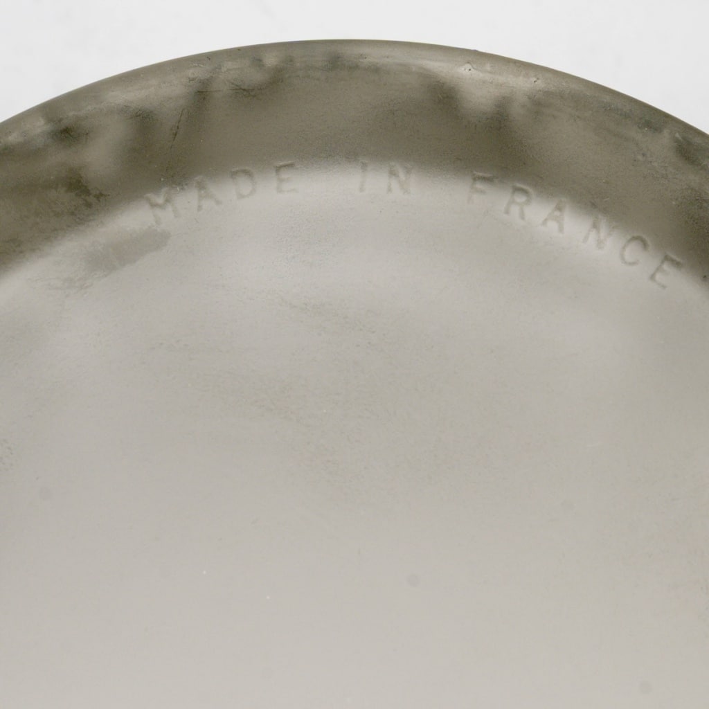 Boîte « Figurines et Voiles » verre blanc patiné gris de René LALIQUE 6 Boîte « Figurines et Voiles » verre blanc patiné gris de René LALIQUE 6