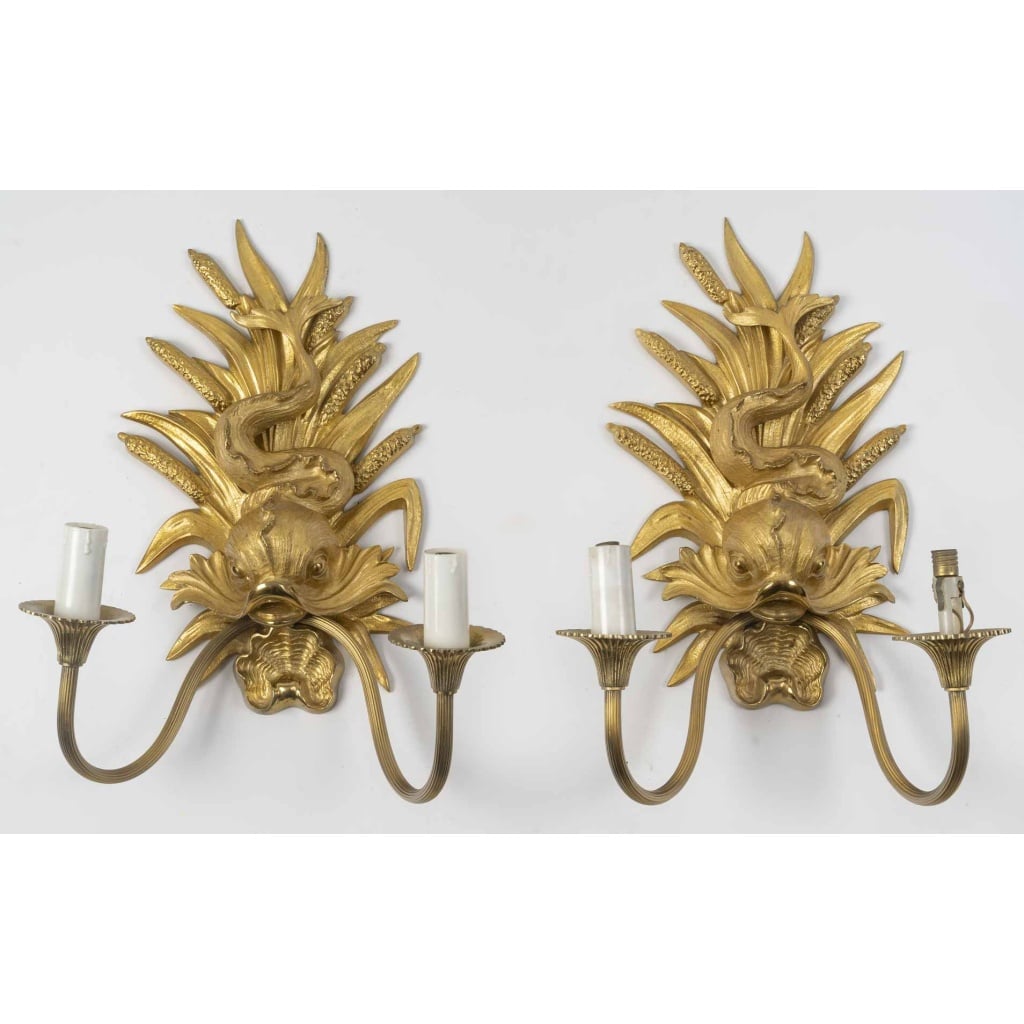 Paire d&rsquo;appliques au dauphin en bronze doré, Circa 1920 2