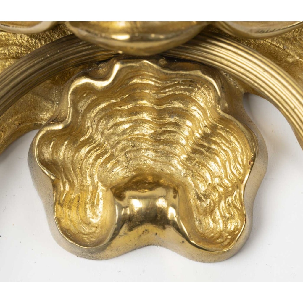 Paire d&rsquo;appliques au dauphin en bronze doré, Circa 1920 4