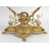 Un grand miroir de table en bronze dore et sculpture en porcelaine, fin XIXème siècle 16