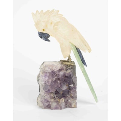 Une sculpture de perroquet en améthyste, XXème siècle
