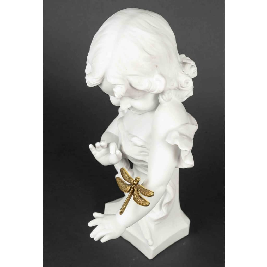 ARISTIDE DE RANIERI, Un biscuit de Sèvres, petite fille à la libellule, début XXème siècle 4 ARISTIDE DE RANIERI, Un biscuit de Sèvres, petite fille à la libellule, début XXème siècle 4