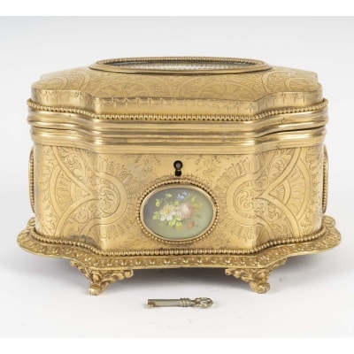 Coffret à bijoux en laiton doré, Epoque Napoléon III Coffret à bijoux en laiton doré, Epoque Napoléon III