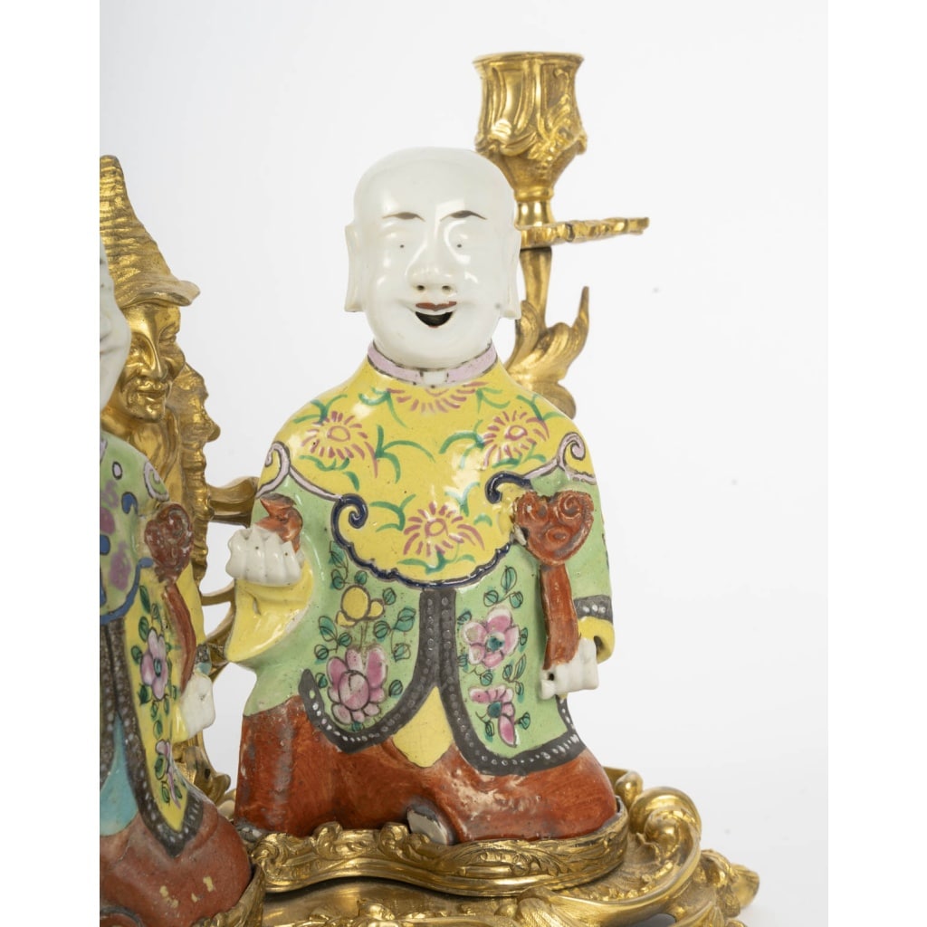 CHINE, bougeoir en bronze et couple en porcelaine. XVIIIème siècle 6
