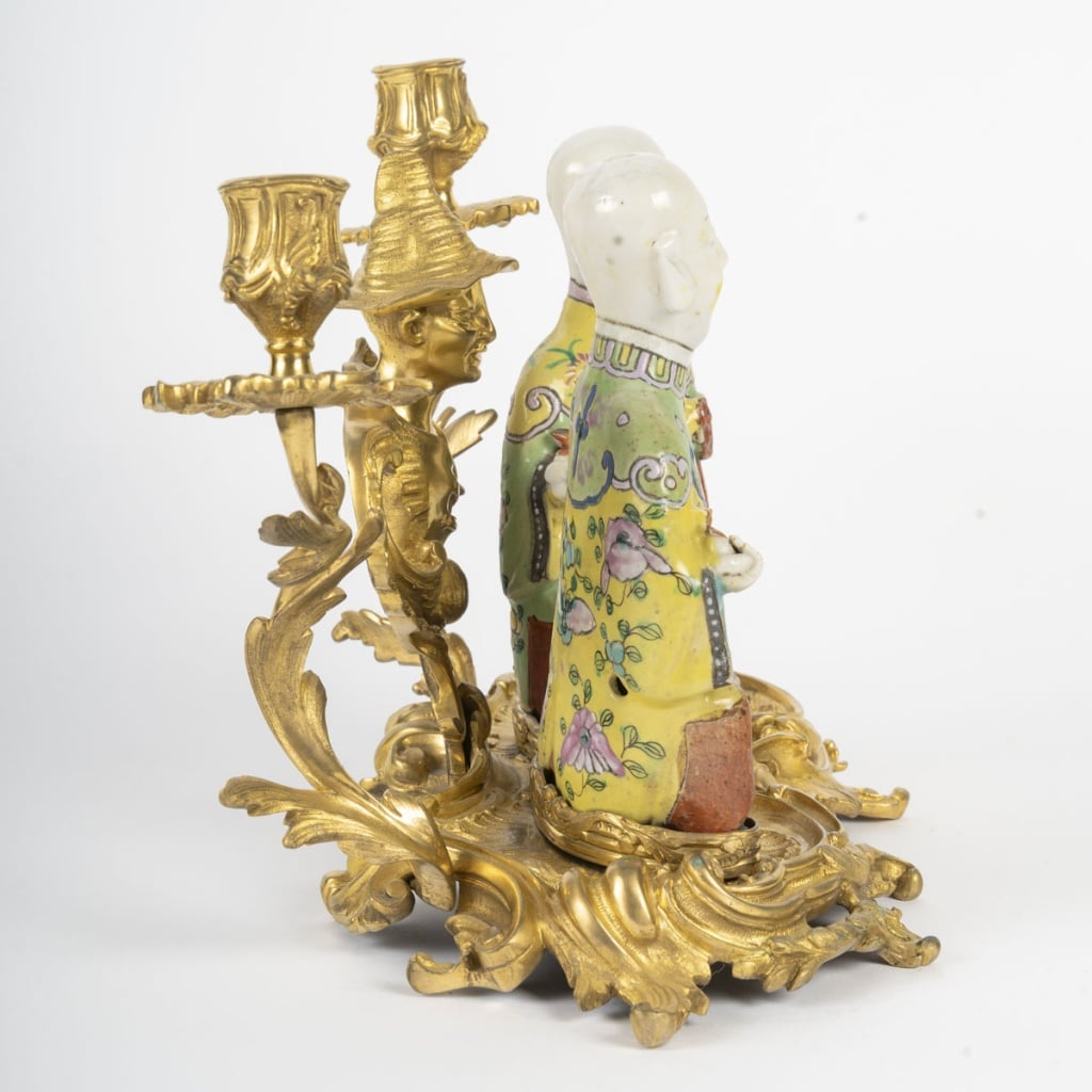 CHINE, bougeoir en bronze et couple en porcelaine. XVIIIème siècle 9