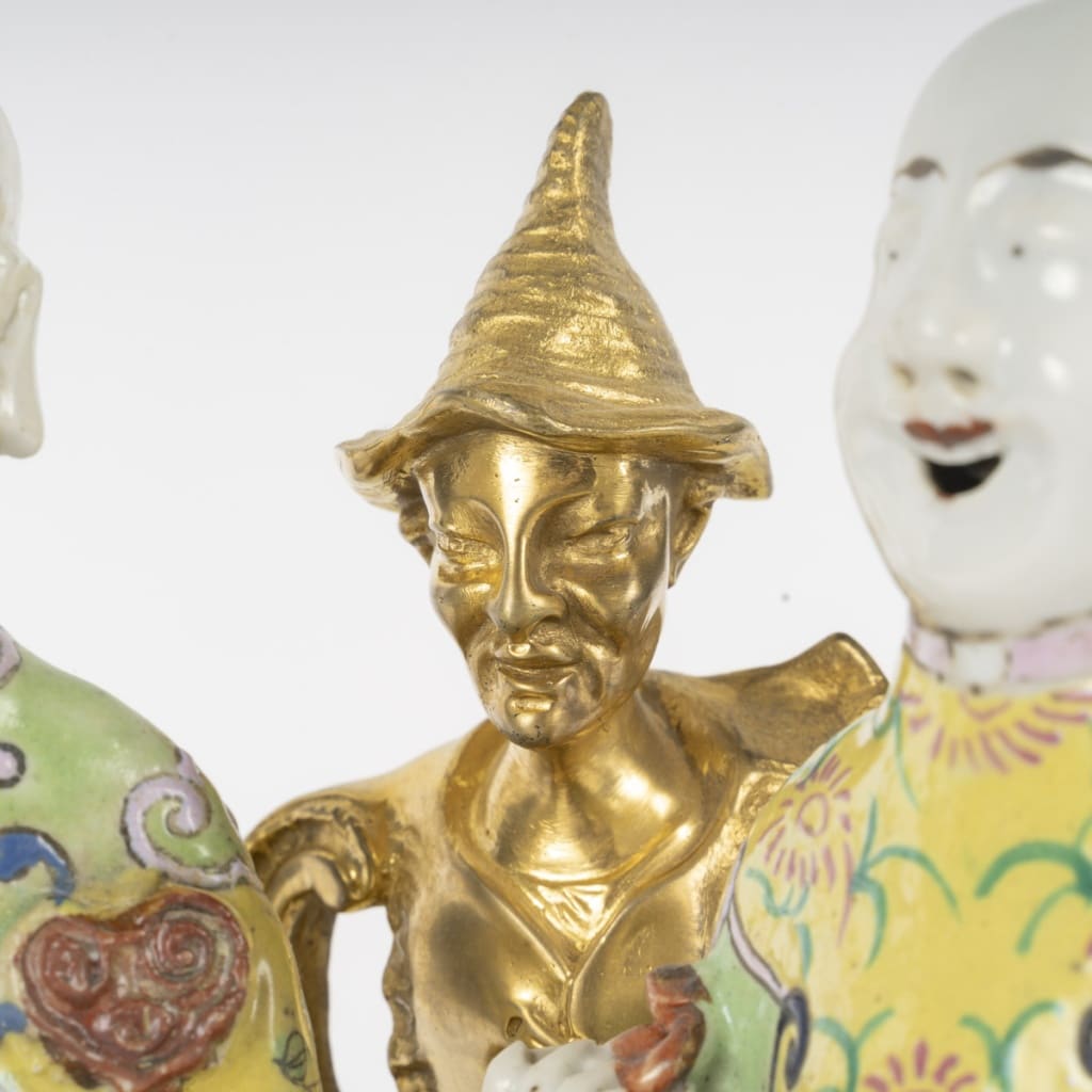 CHINE, bougeoir en bronze et couple en porcelaine. XVIIIème siècle 5