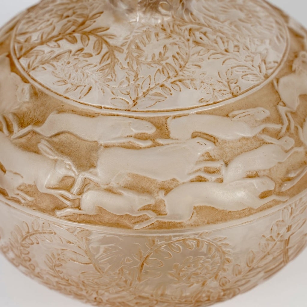Vase « Lièvres » verre blanc patiné sépia de René LALIQUE 7