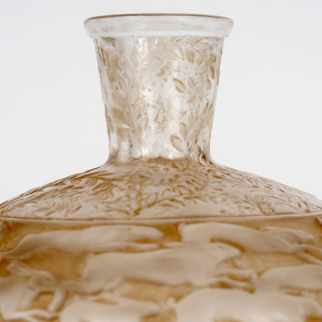Vase « Lièvres » verre blanc patiné sépia de René LALIQUE 6