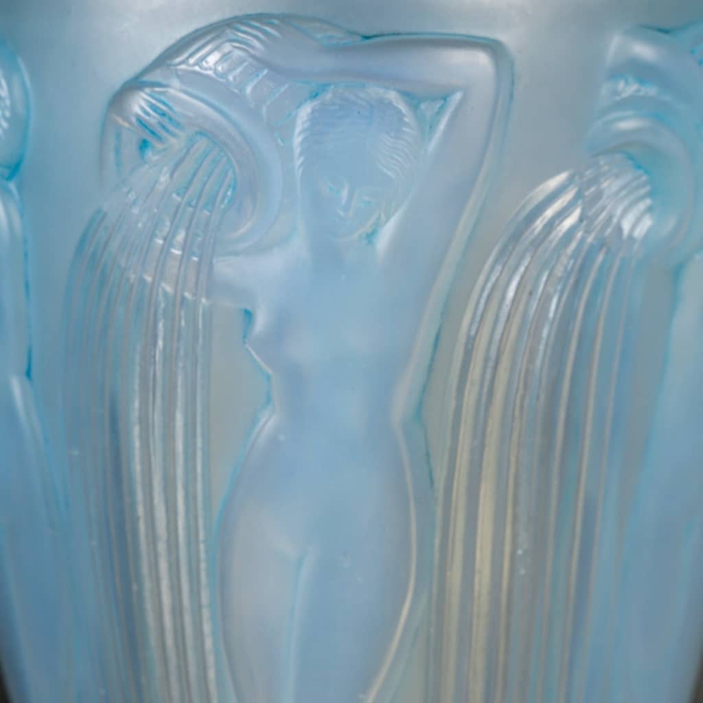 Vase « Danaïdes » verre opalescent patiné bleu de René LALIQUE 7
