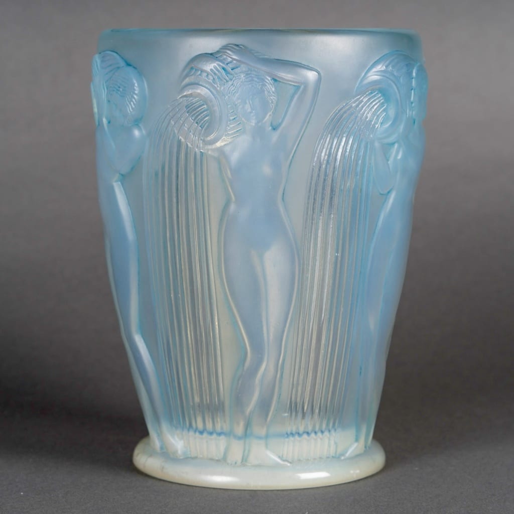 Vase « Danaïdes » verre opalescent patiné bleu de René LALIQUE 2