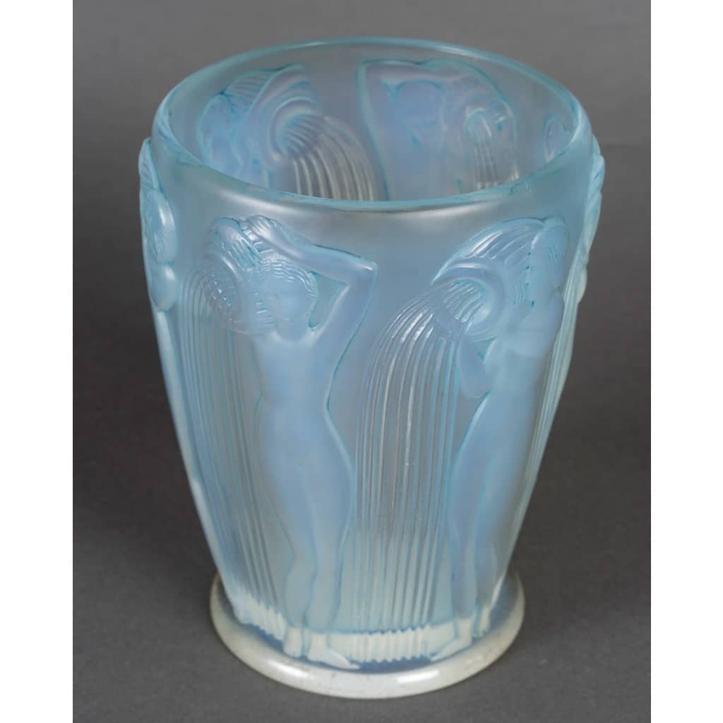 Vase « Danaïdes » verre opalescent patiné bleu de René LALIQUE 5