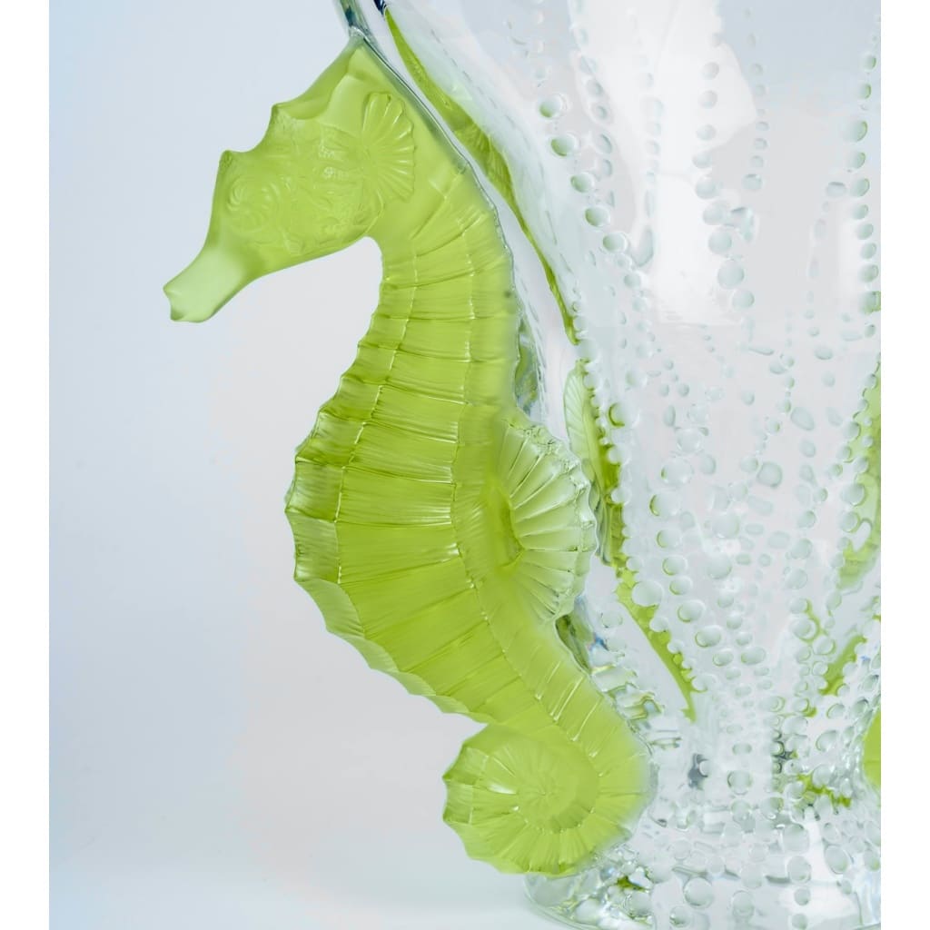 Vase « Poséïdon » cristal blanc et vert absinthe de LALIQUE FRANCE 6