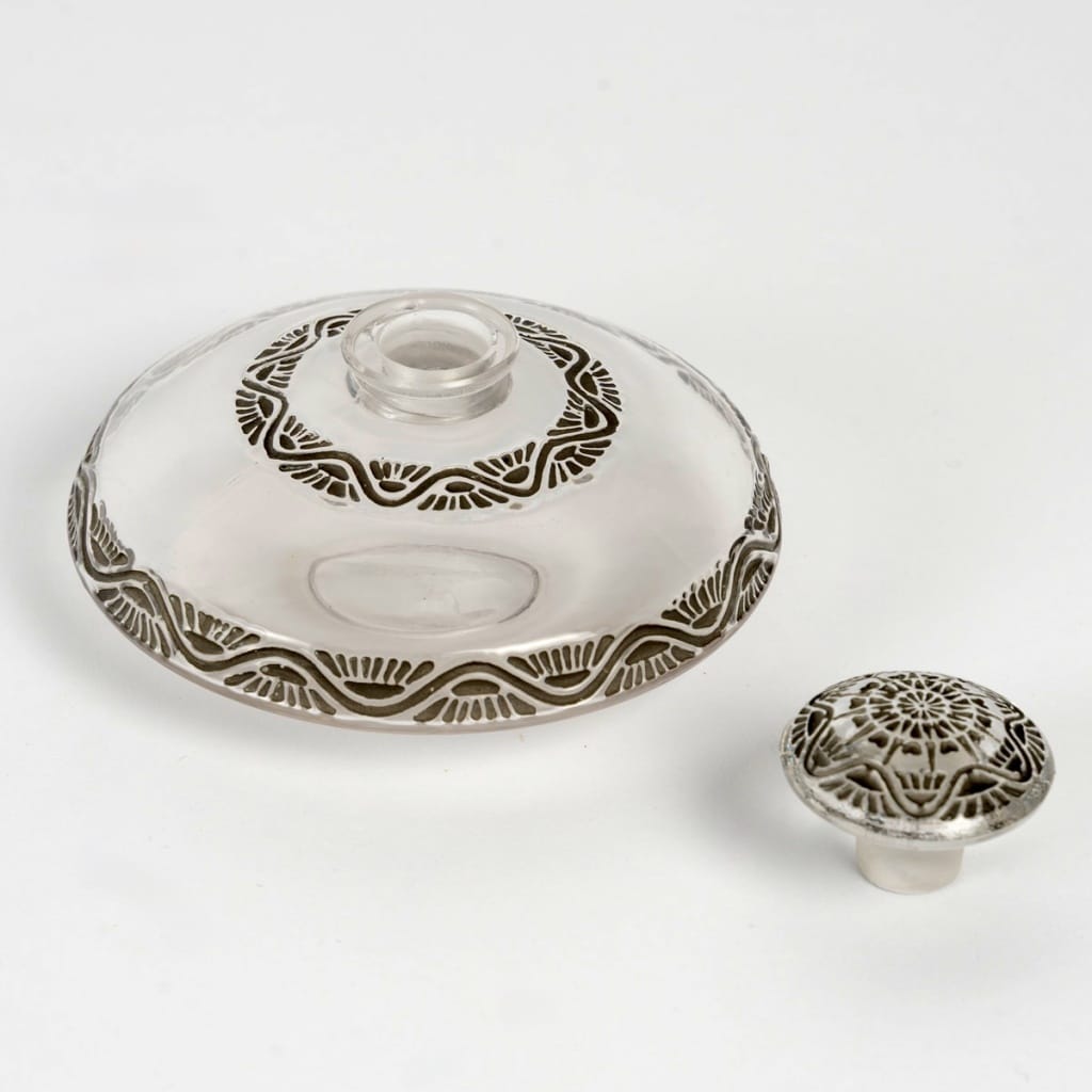 Flacon « Lentilles » verre blanc patiné gris de René LALIQUE 3