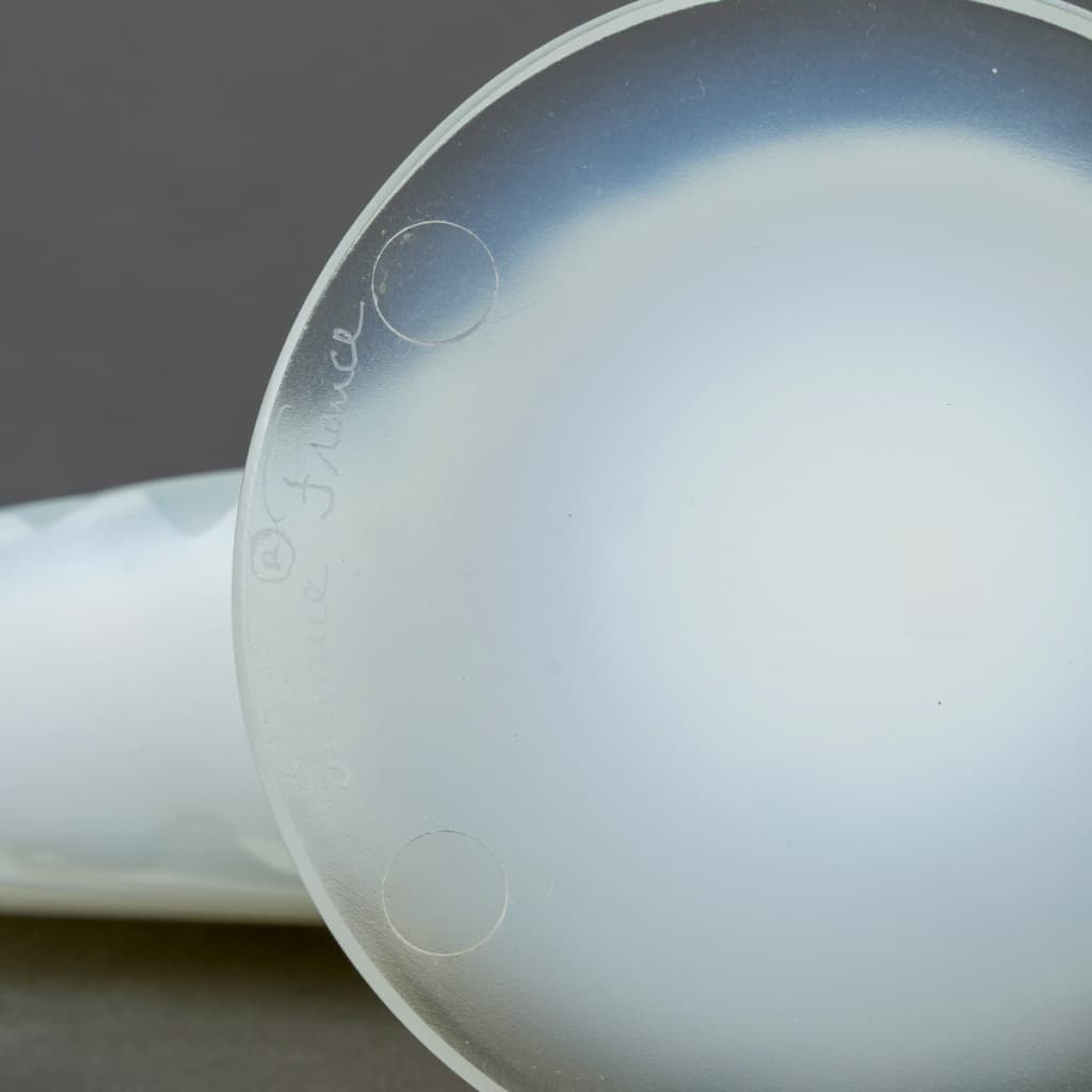 Mascotte Automobile « Victoire » cristal opalescent de LALIQUE FRANCE 7